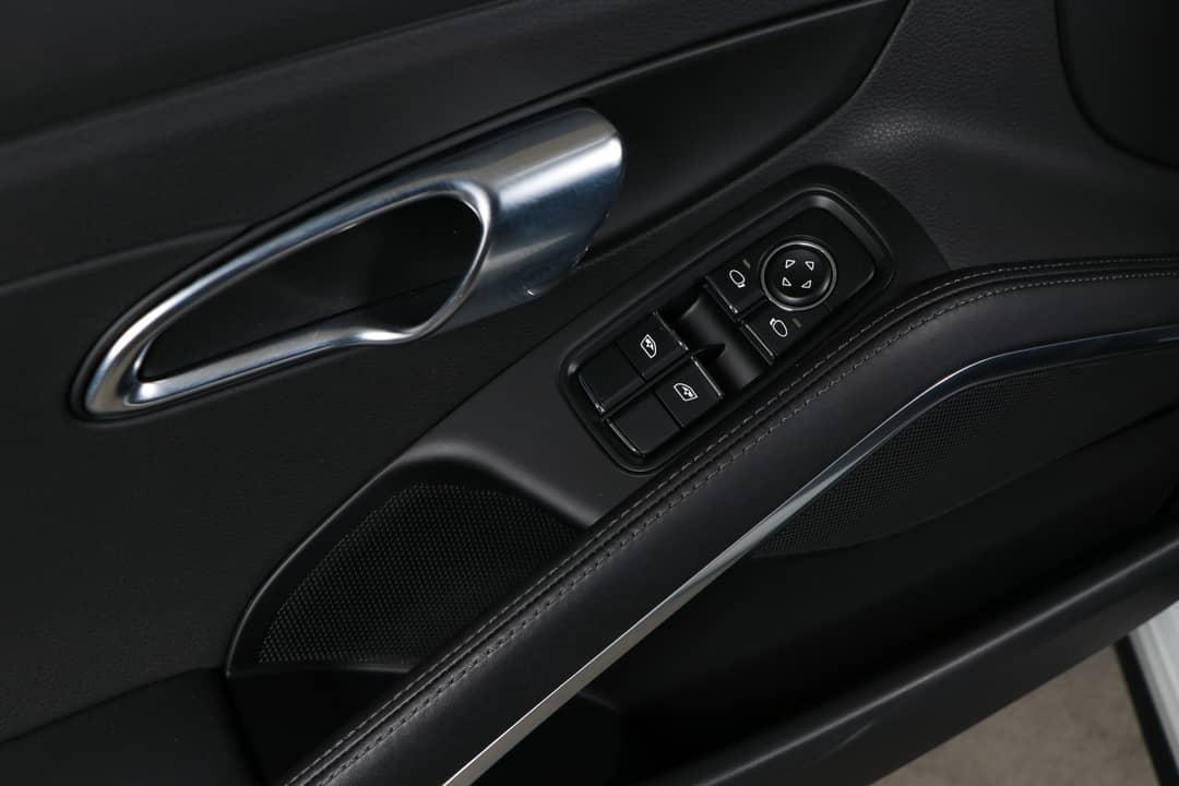 2018 Porsche 911 GT3 Touring — photo 23
