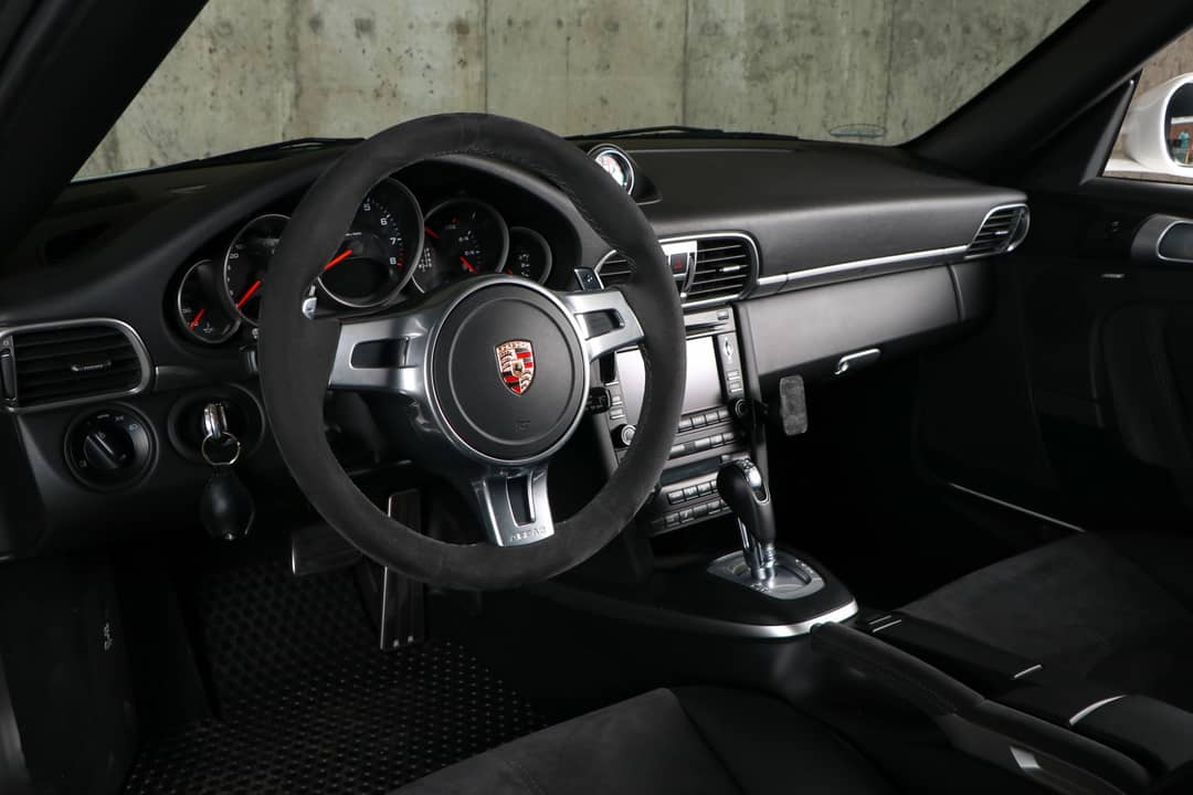 2012 Porsche 911 Carrera GTS — photo 28