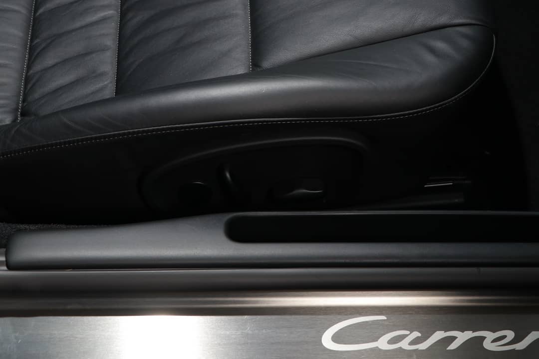 2004 Porsche 911 Carrera 4S — photo 32
