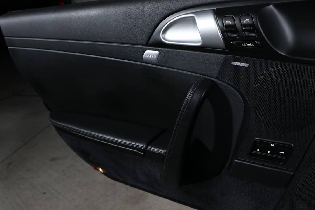 2011 Porsche 911 Carrera 4S — photo 32