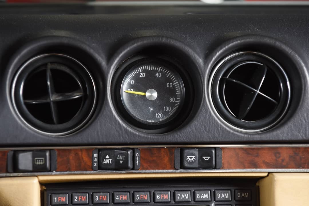 1988 Mercedes-Benz 560-Class 560 SL — photo 36