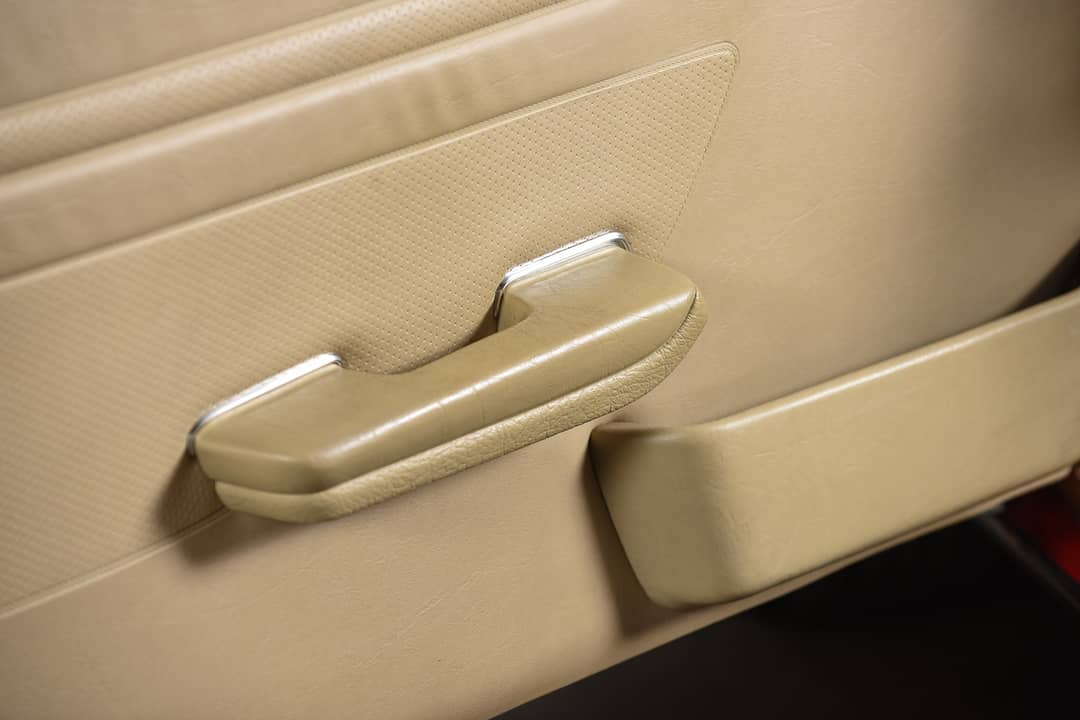 1988 Mercedes-Benz 560-Class 560 SL — photo 40
