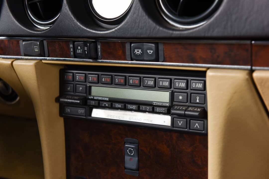 1988 Mercedes-Benz 560-Class 560 SL — photo 50