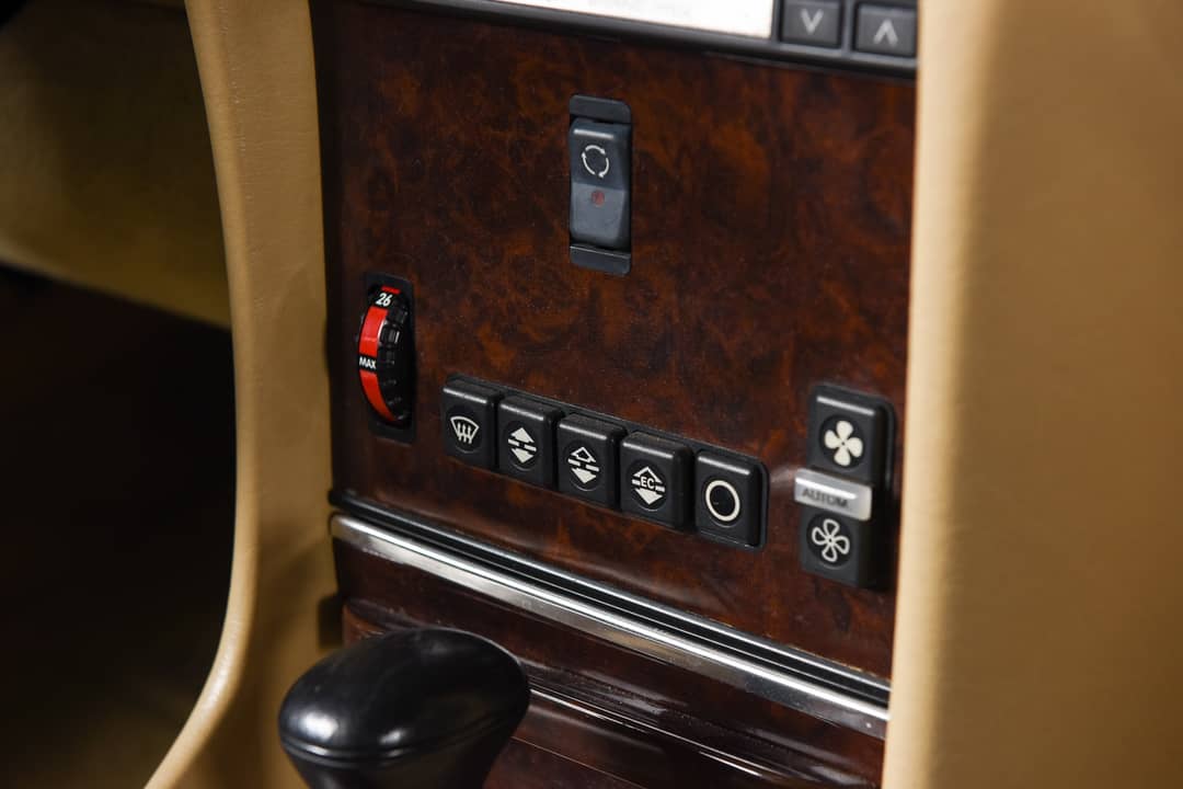 1988 Mercedes-Benz 560-Class 560 SL — photo 51