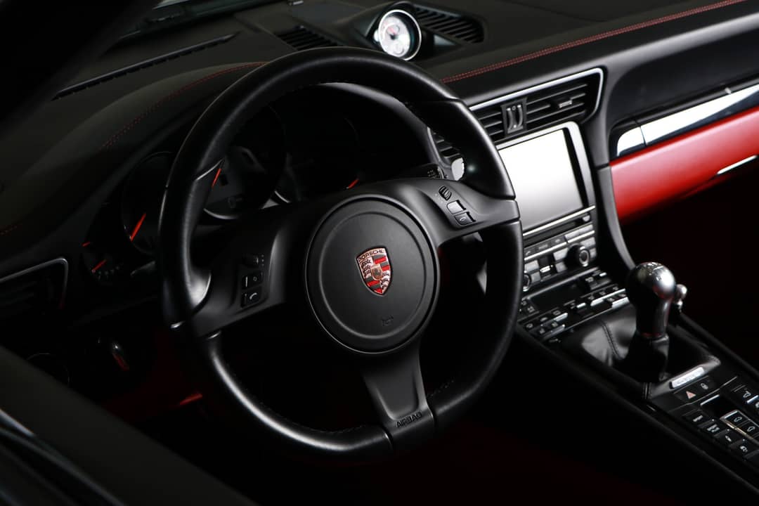 2015 Porsche 911 Carrera 4S — photo 23