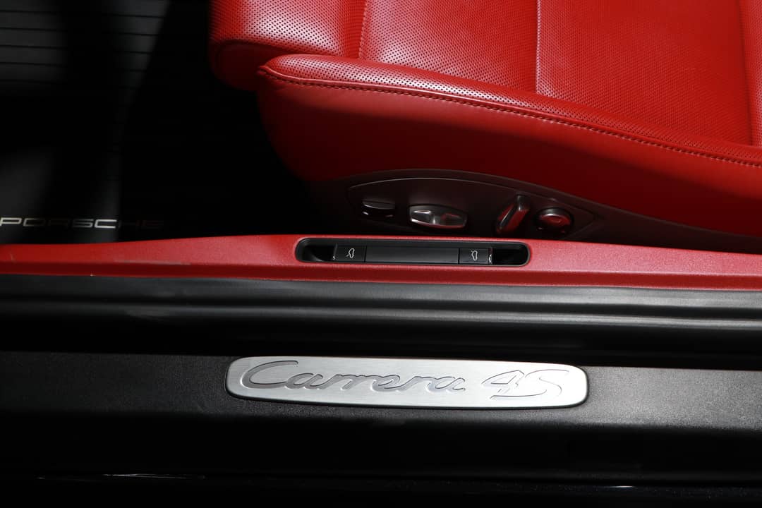2015 Porsche 911 Carrera 4S — photo 24