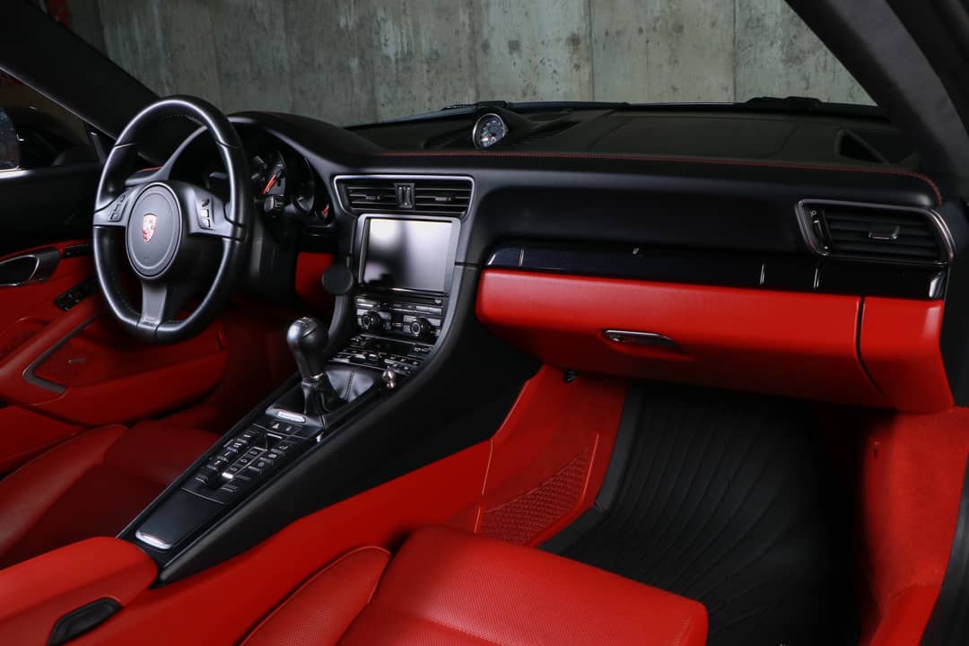 2015 Porsche 911 Carrera 4S — photo 35