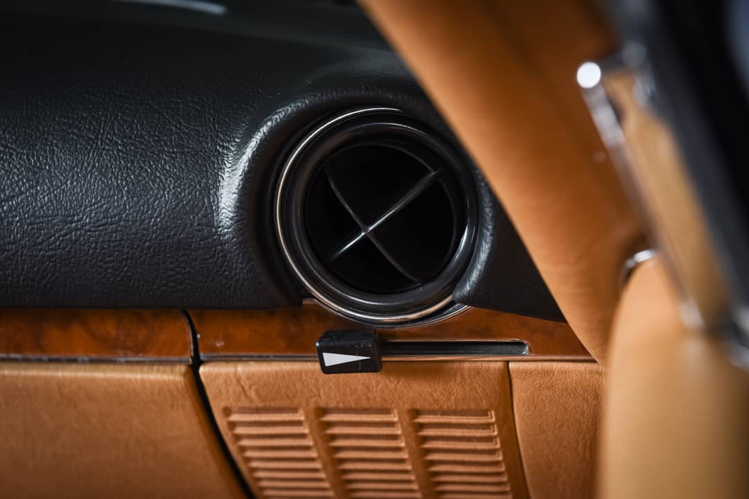 1986 Mercedes-Benz 560-Class 560 SL — photo 26