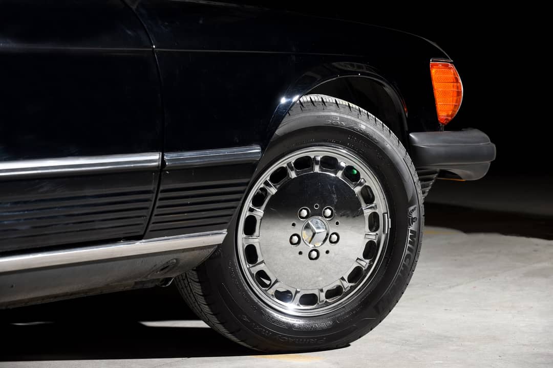 1986 Mercedes-Benz 560-Class 560 SL — photo 39