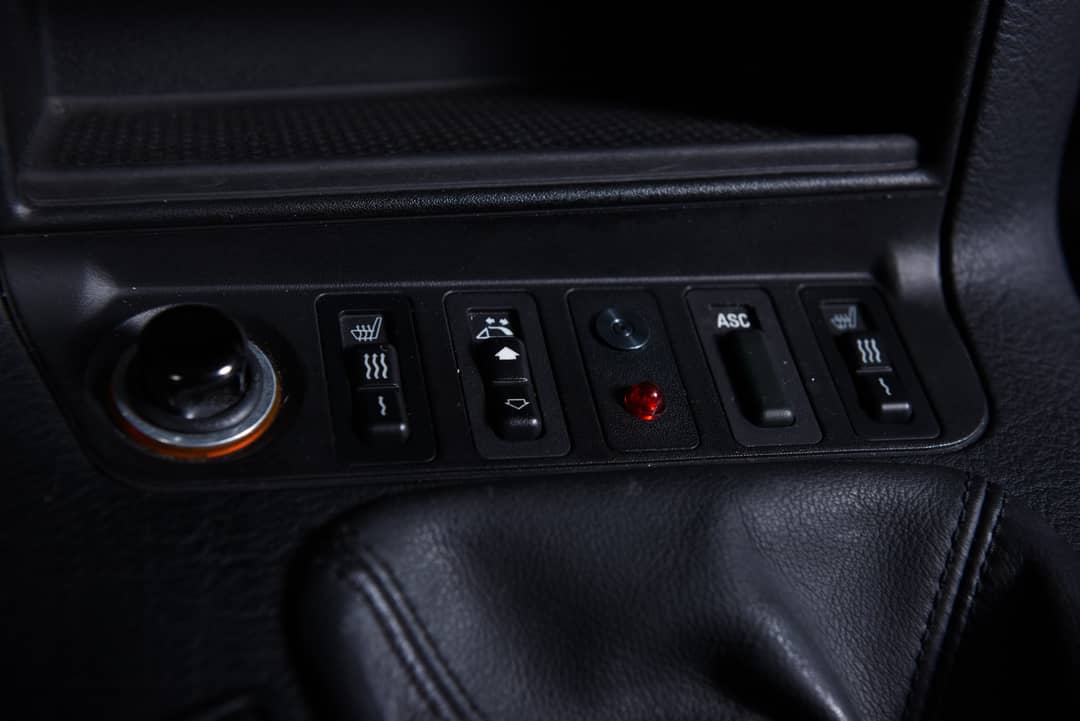 1995 BMW 3 Series 325i — photo 36