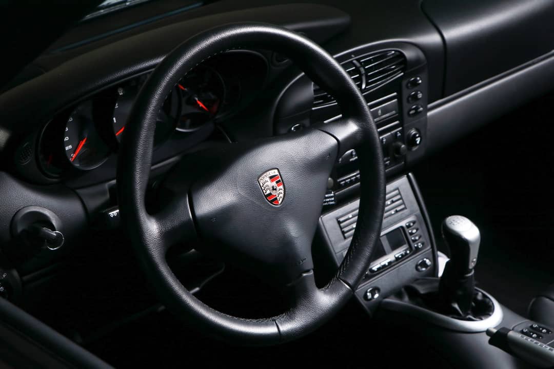 2001 Porsche 911 Carrera 4 — photo 27