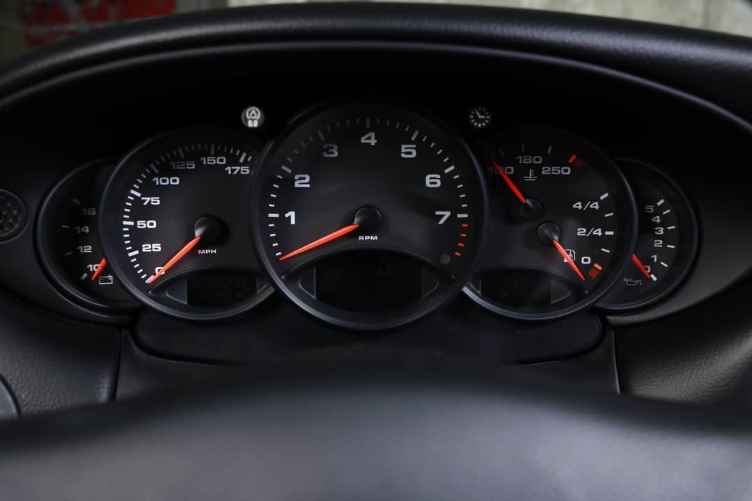 2001 Porsche 911 Carrera 4 — photo 28
