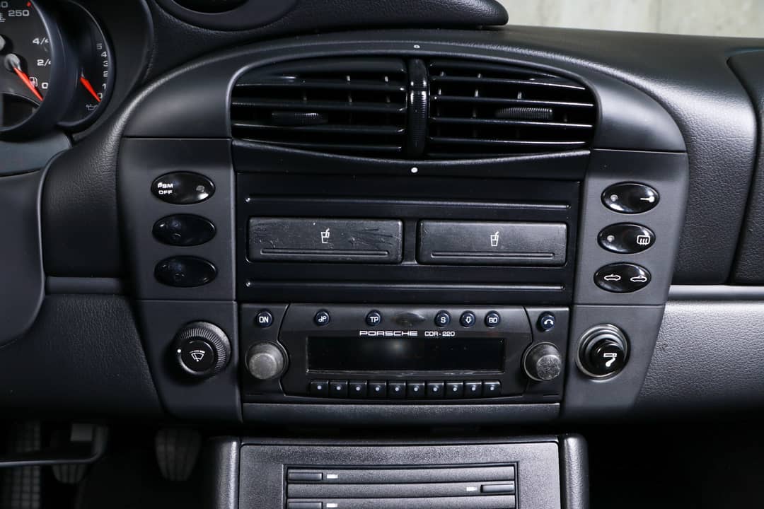 2001 Porsche 911 Carrera 4 — photo 29