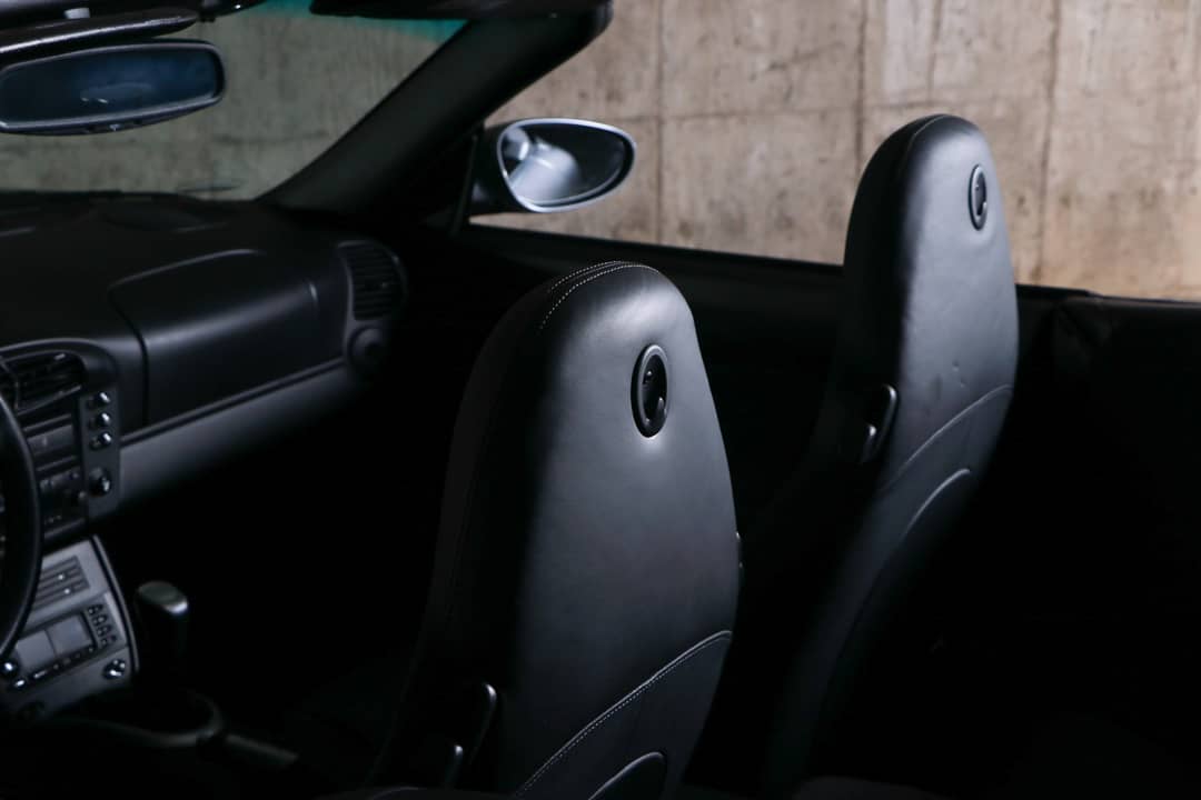 2001 Porsche 911 Carrera 4 — photo 30