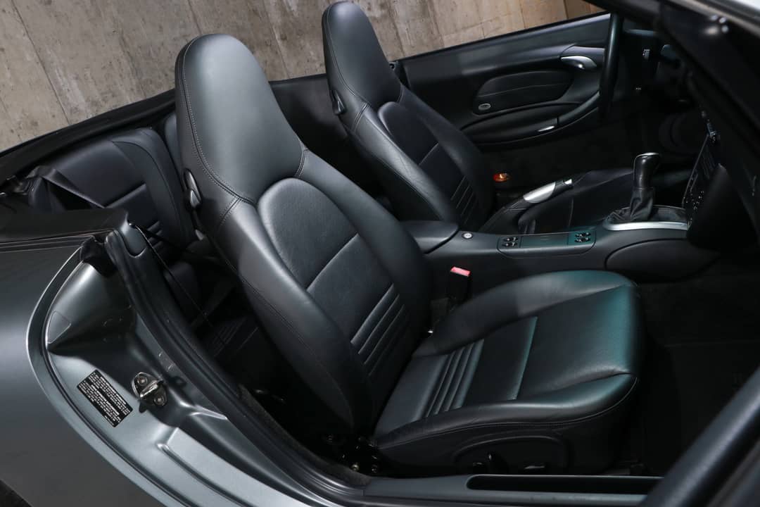 2001 Porsche 911 Carrera 4 — photo 32