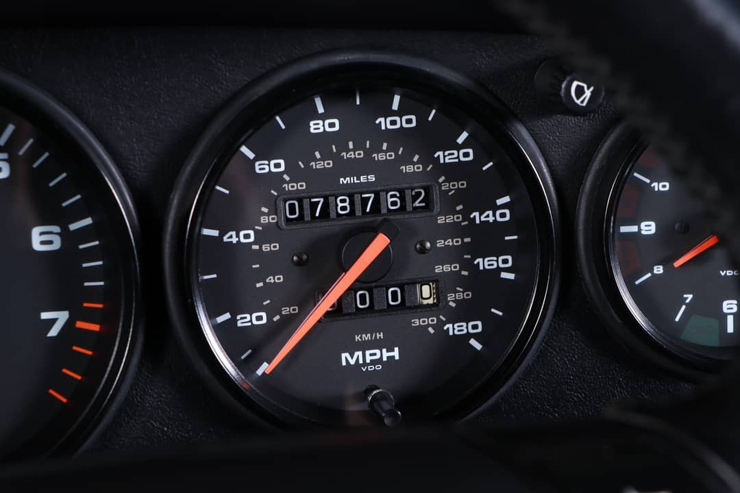1990 Porsche 911 Carrera 2 — photo 36