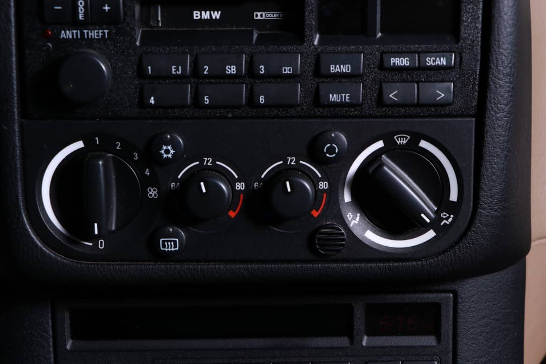 1995 BMW 3 Series 325i — photo 30