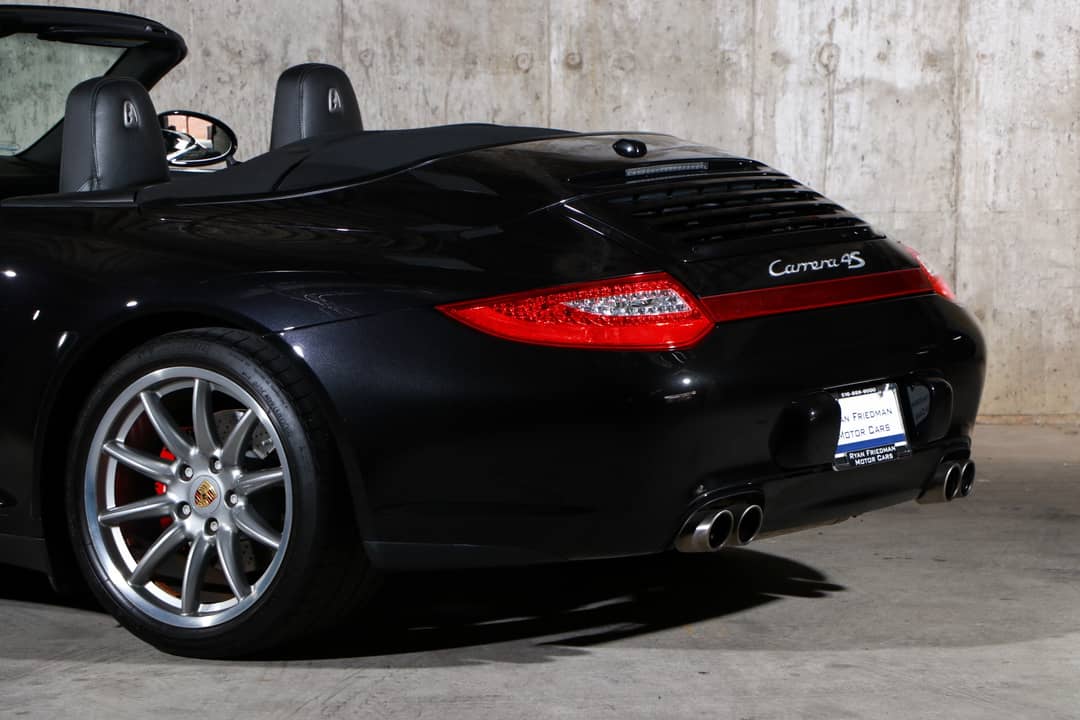 2011 Porsche 911 Carrera 4S — photo 21
