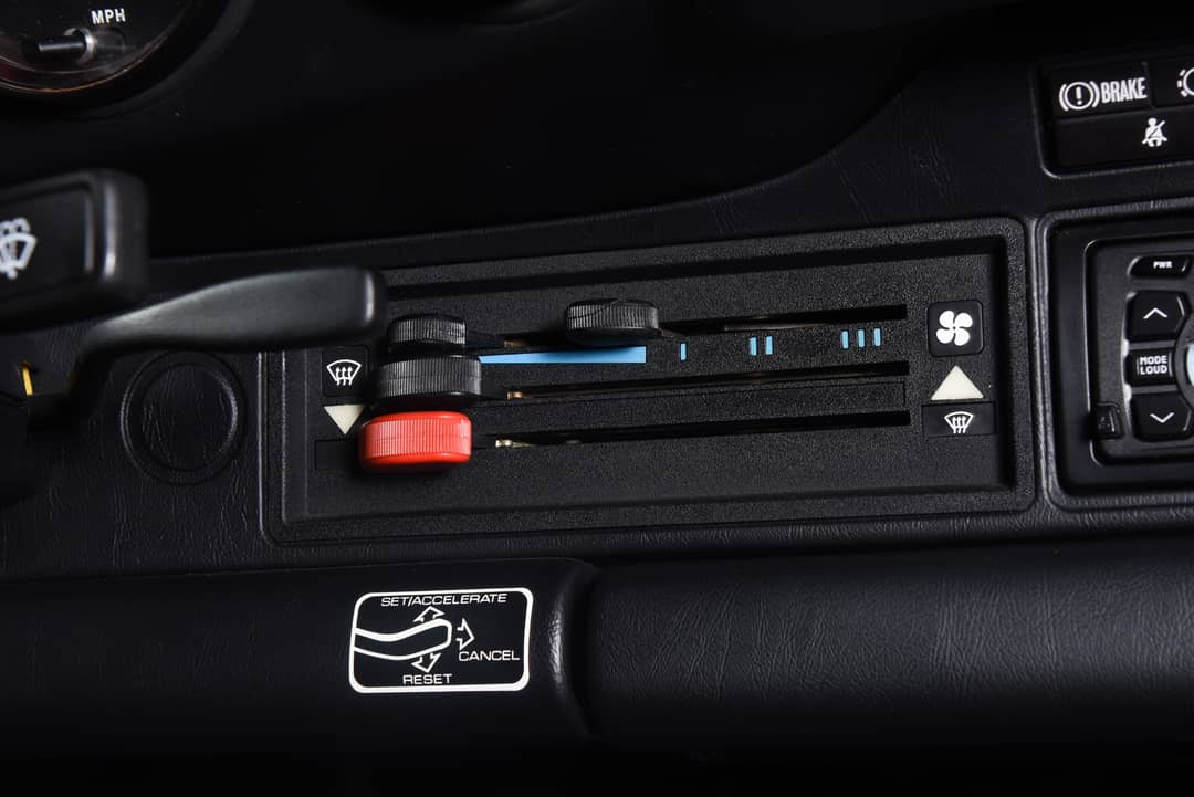 1988 Porsche 911 Targa — photo 31