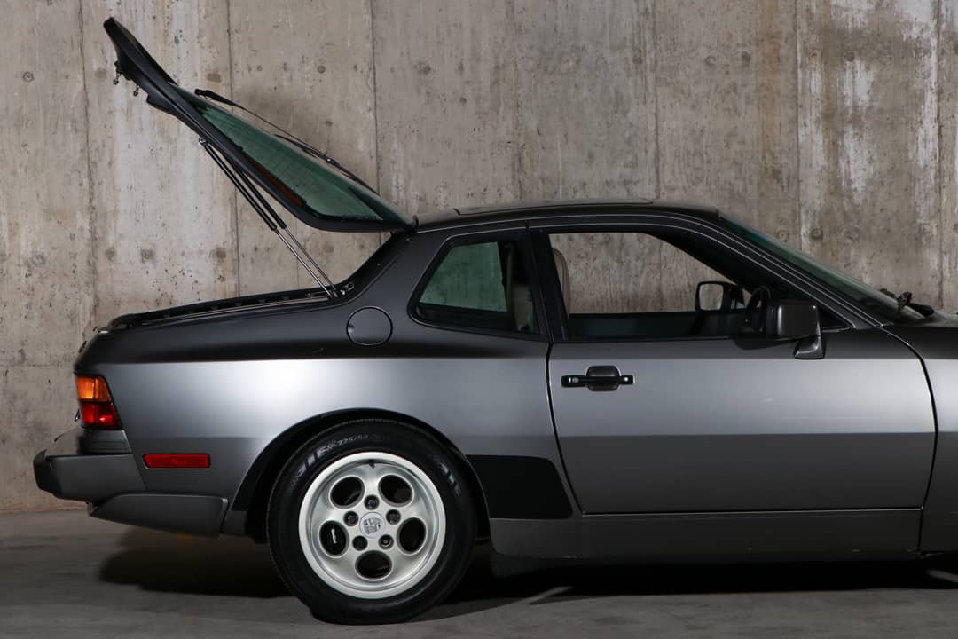 1987 Porsche 944 Turbo — photo 16