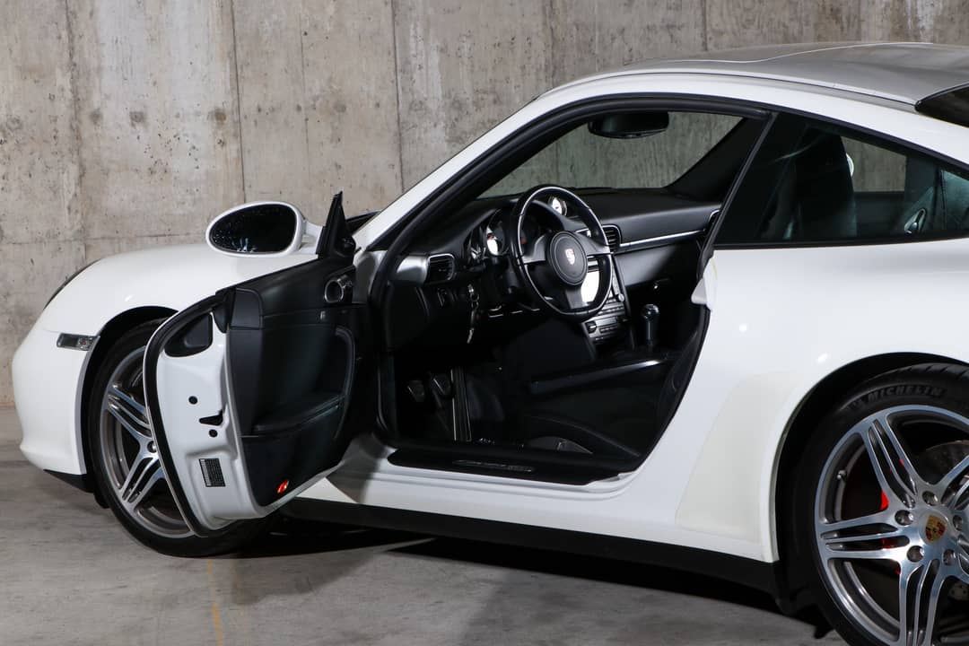 2011 Porsche 911 Carrera 4S — photo 21