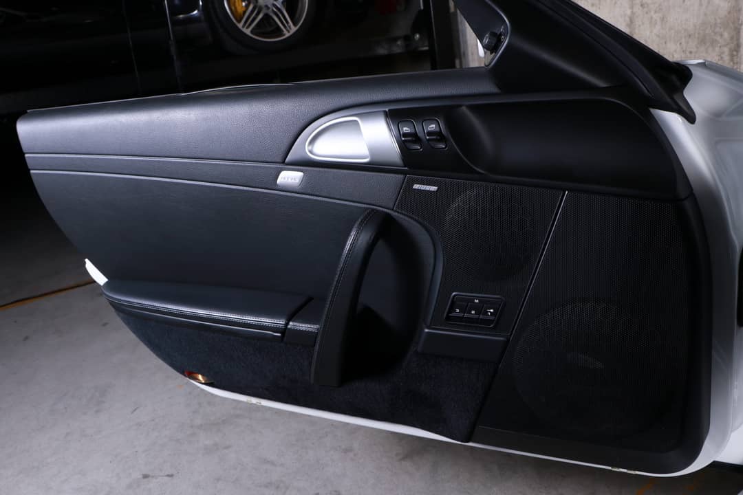 2011 Porsche 911 Carrera 4S — photo 24