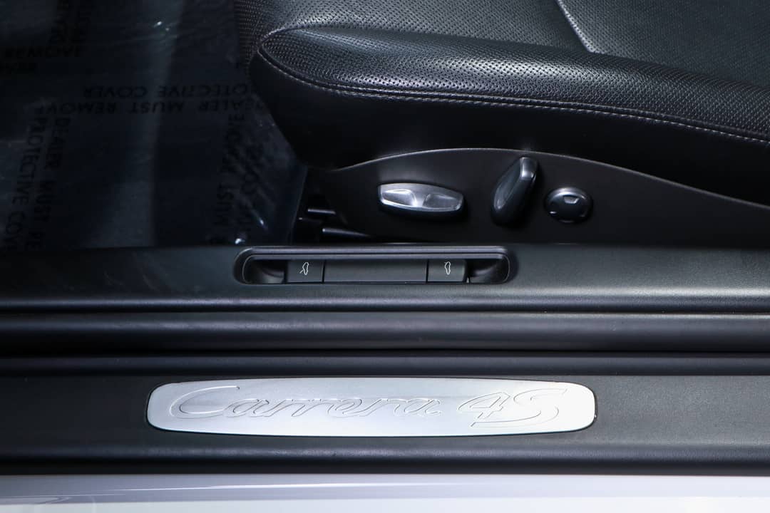 2011 Porsche 911 Carrera 4S — photo 25