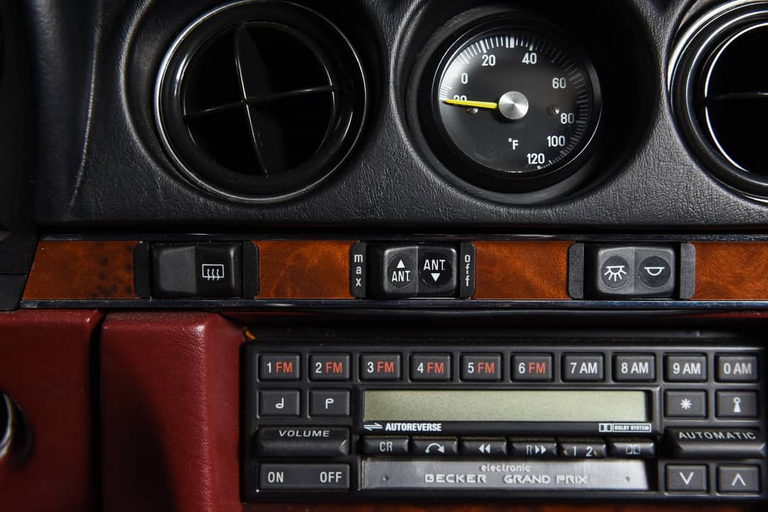 1986 Mercedes-Benz 560-Class 560 SL — photo 25