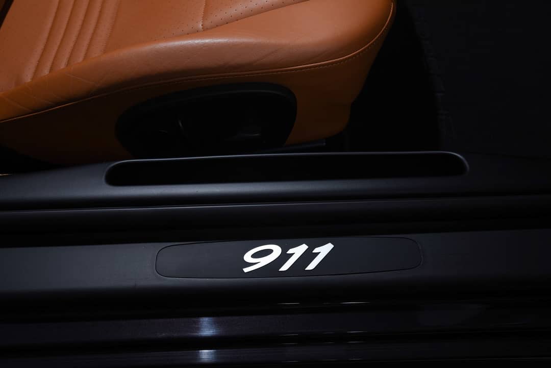 2000 Porsche 911 Carrera 4 Millenium — photo 12