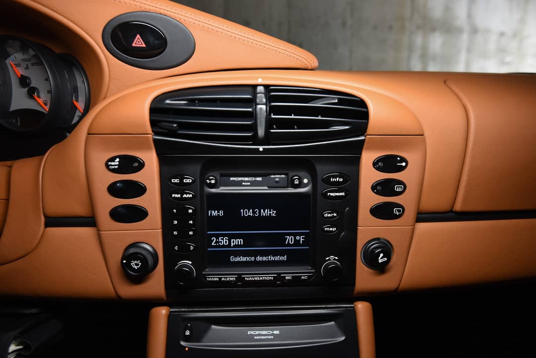 2000 Porsche 911 Carrera 4 Millenium — photo 24
