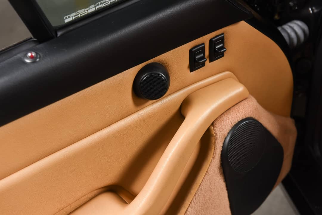 1995 Porsche 911 Carrera 2 — photo 9