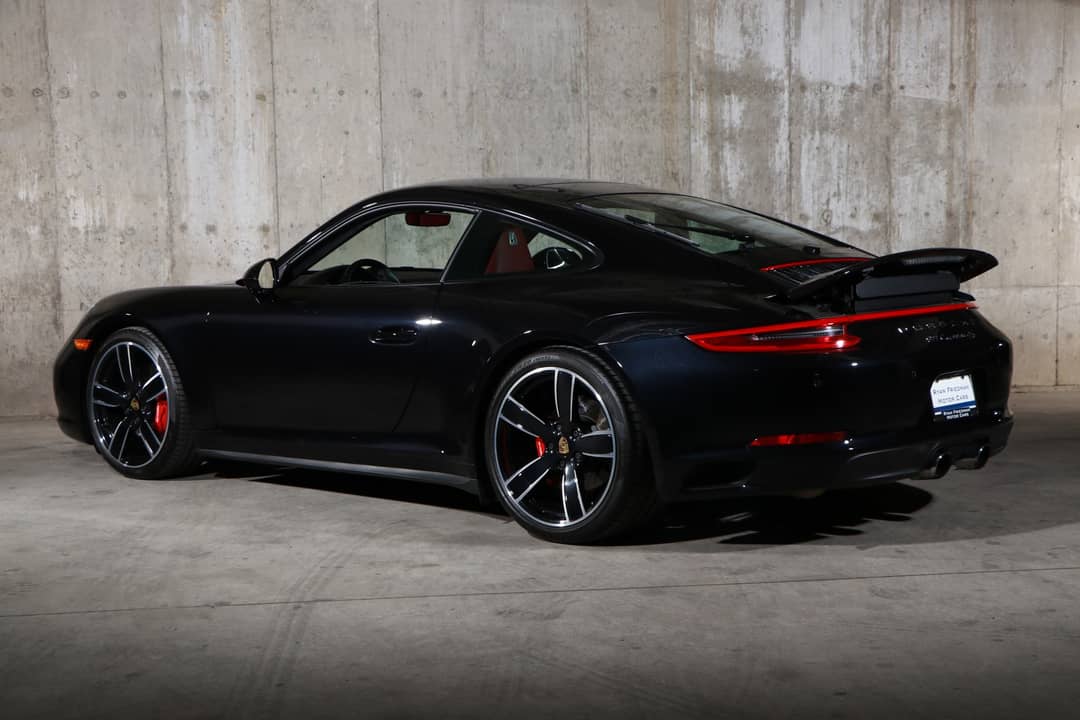 2017 Porsche 911 Carrera 4S — photo 17
