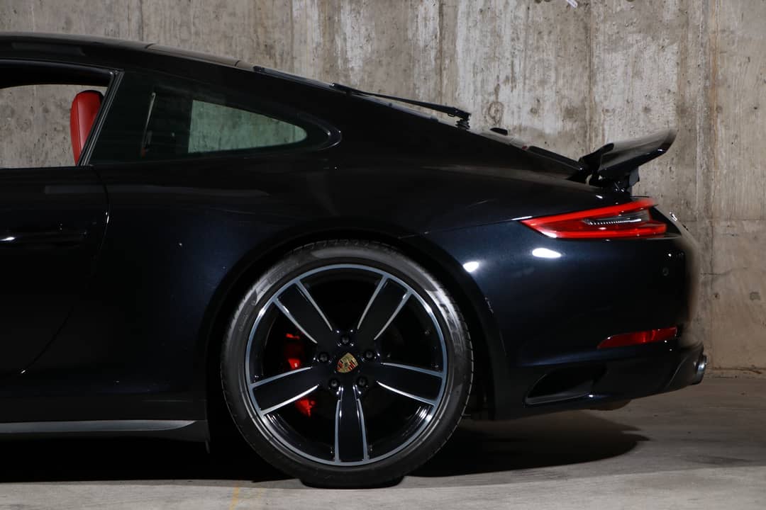 2017 Porsche 911 Carrera 4S — photo 18