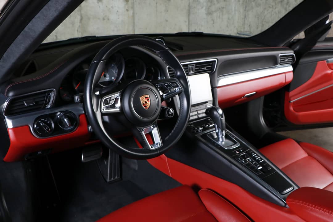 2017 Porsche 911 Carrera 4S — photo 22