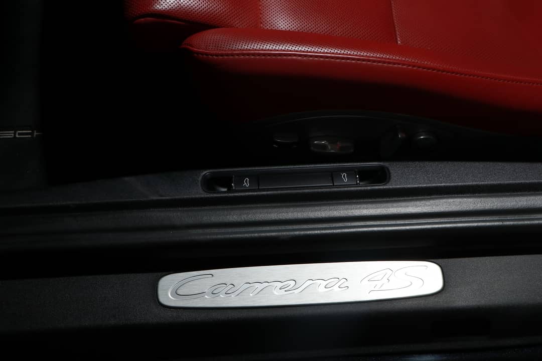 2017 Porsche 911 Carrera 4S — photo 25