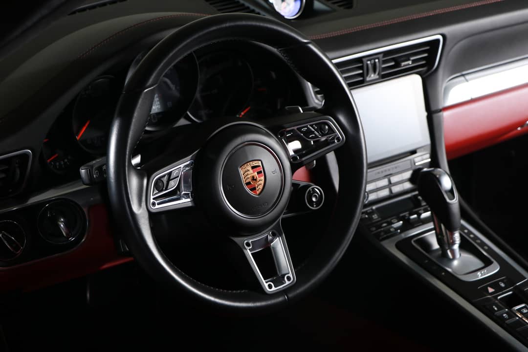 2017 Porsche 911 Carrera 4S — photo 29