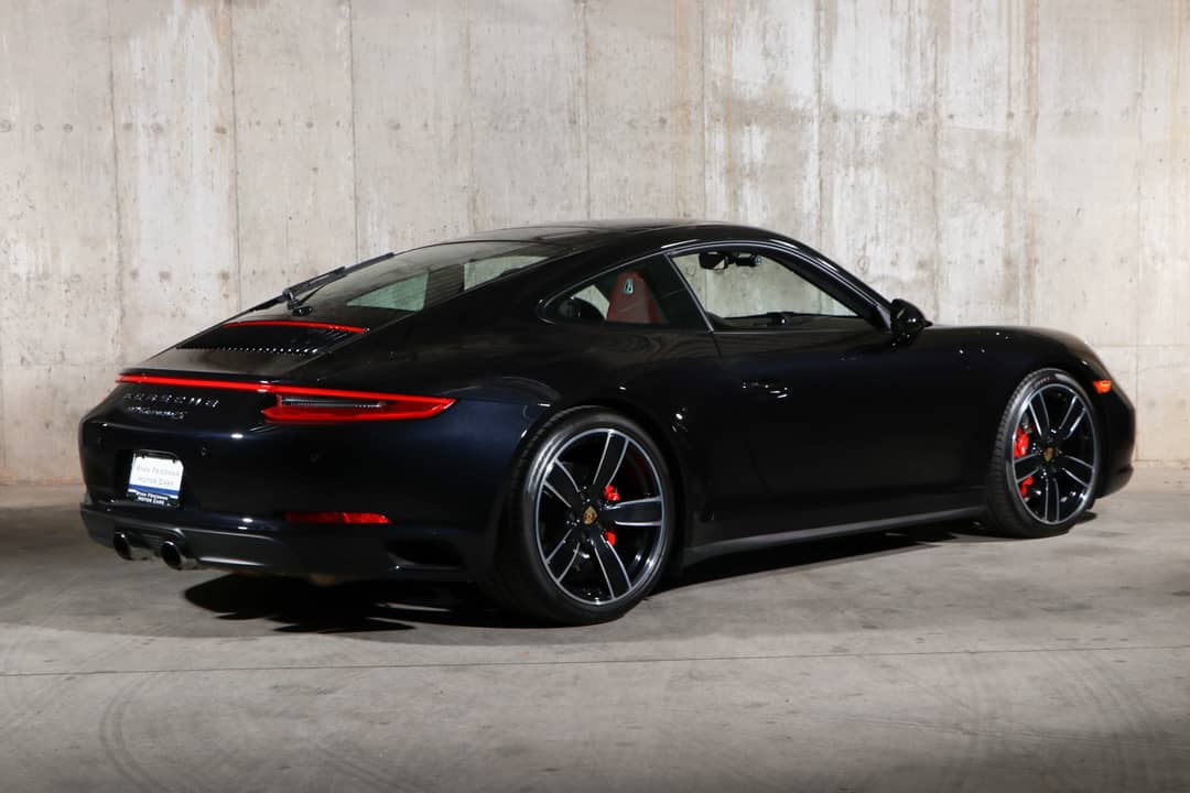2017 Porsche 911 Carrera 4S — photo 5