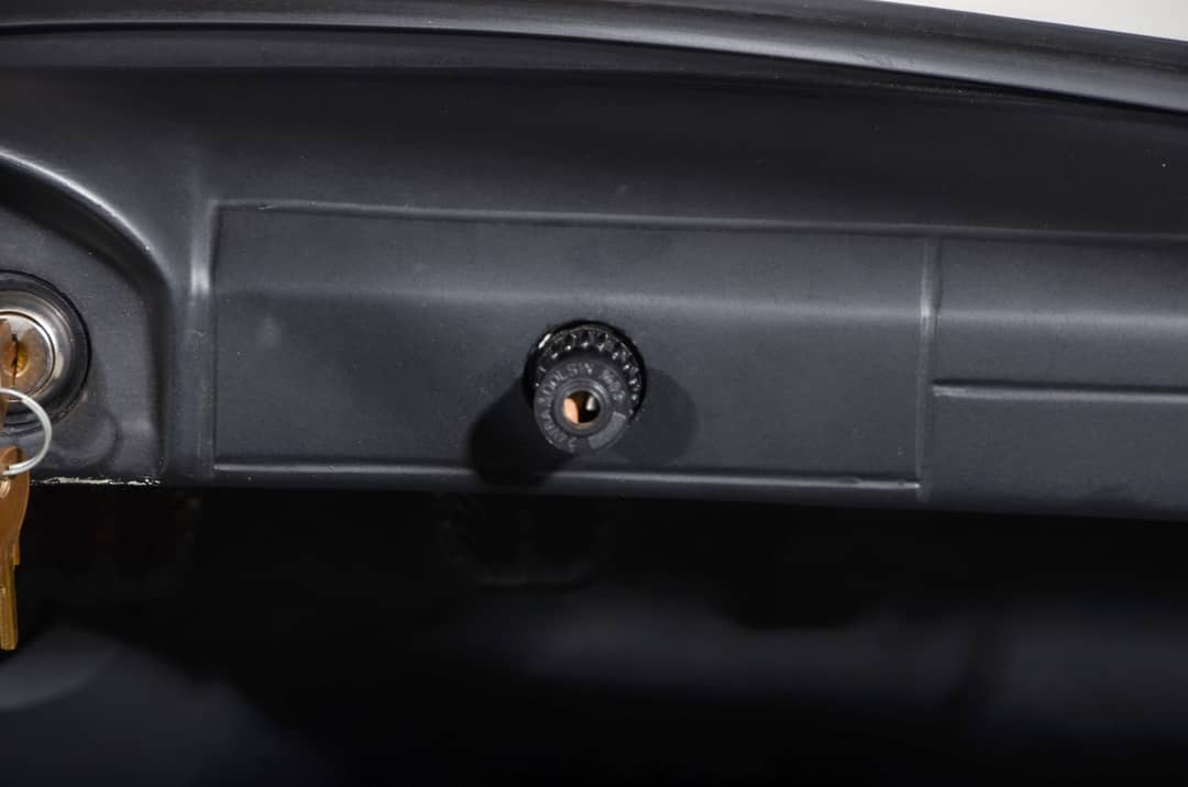 1991 FAO Schwarz Mercedes-Benz SL500 — photo 30