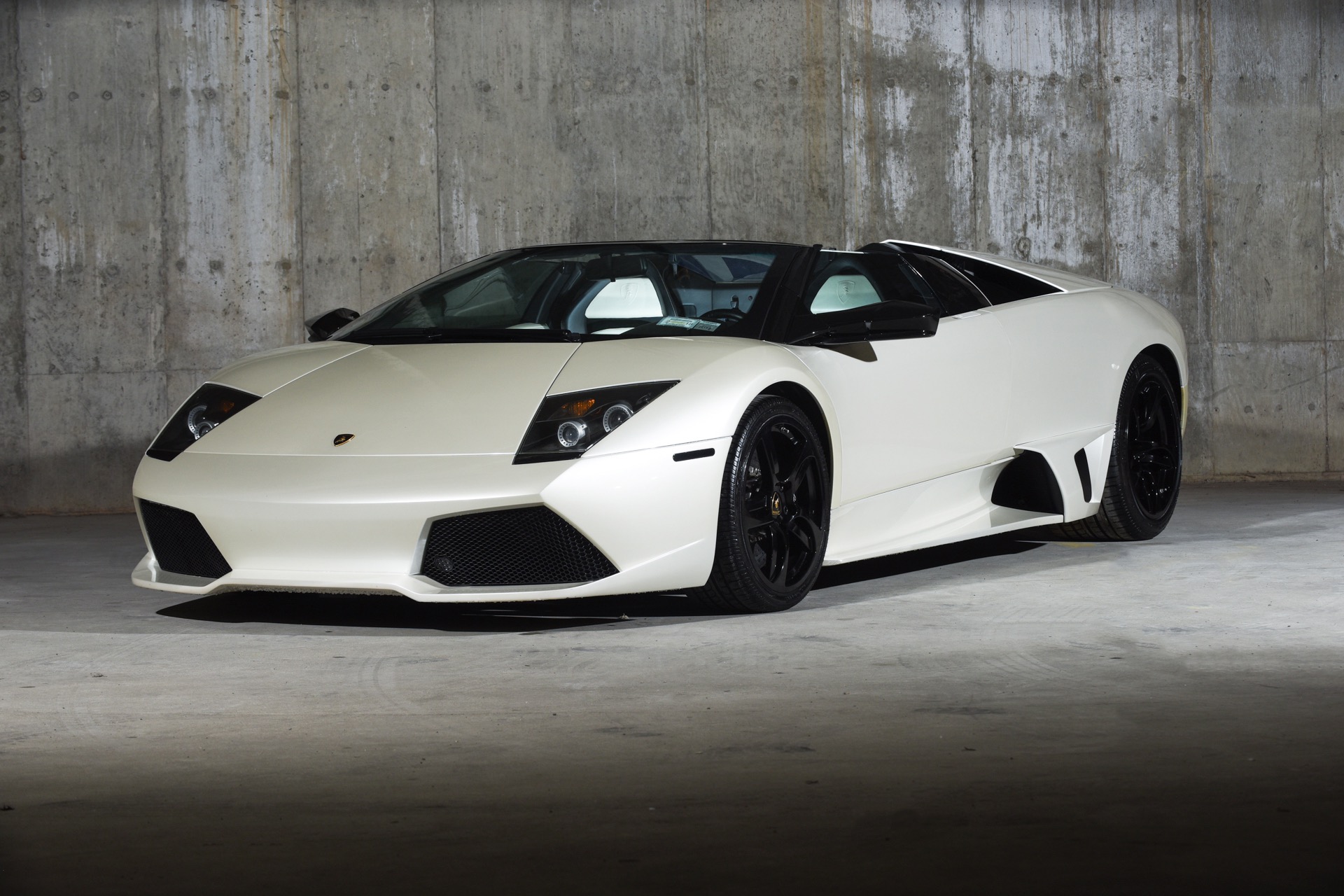 Balloon White Lamborghini