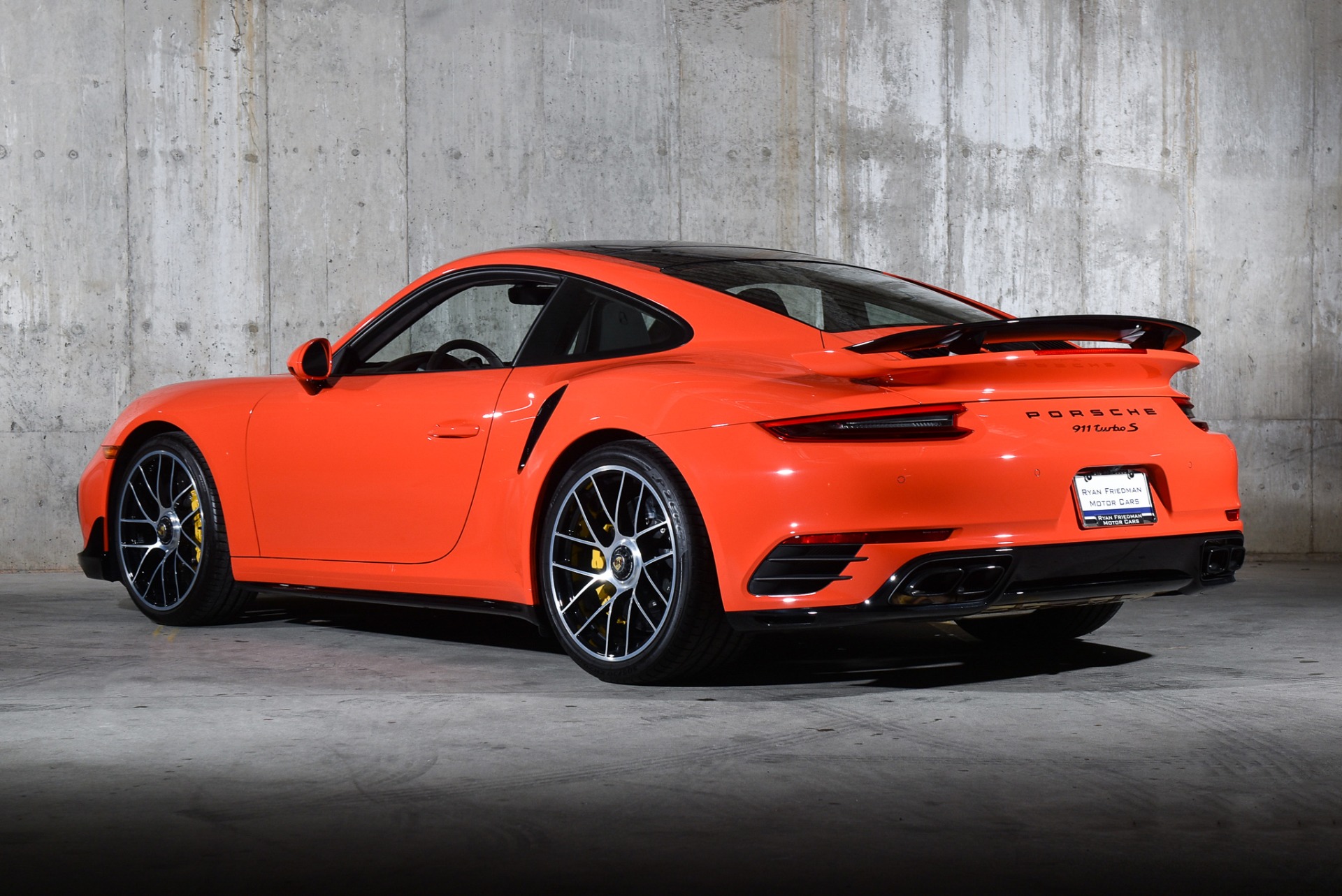 Porsche 911 оранжевый