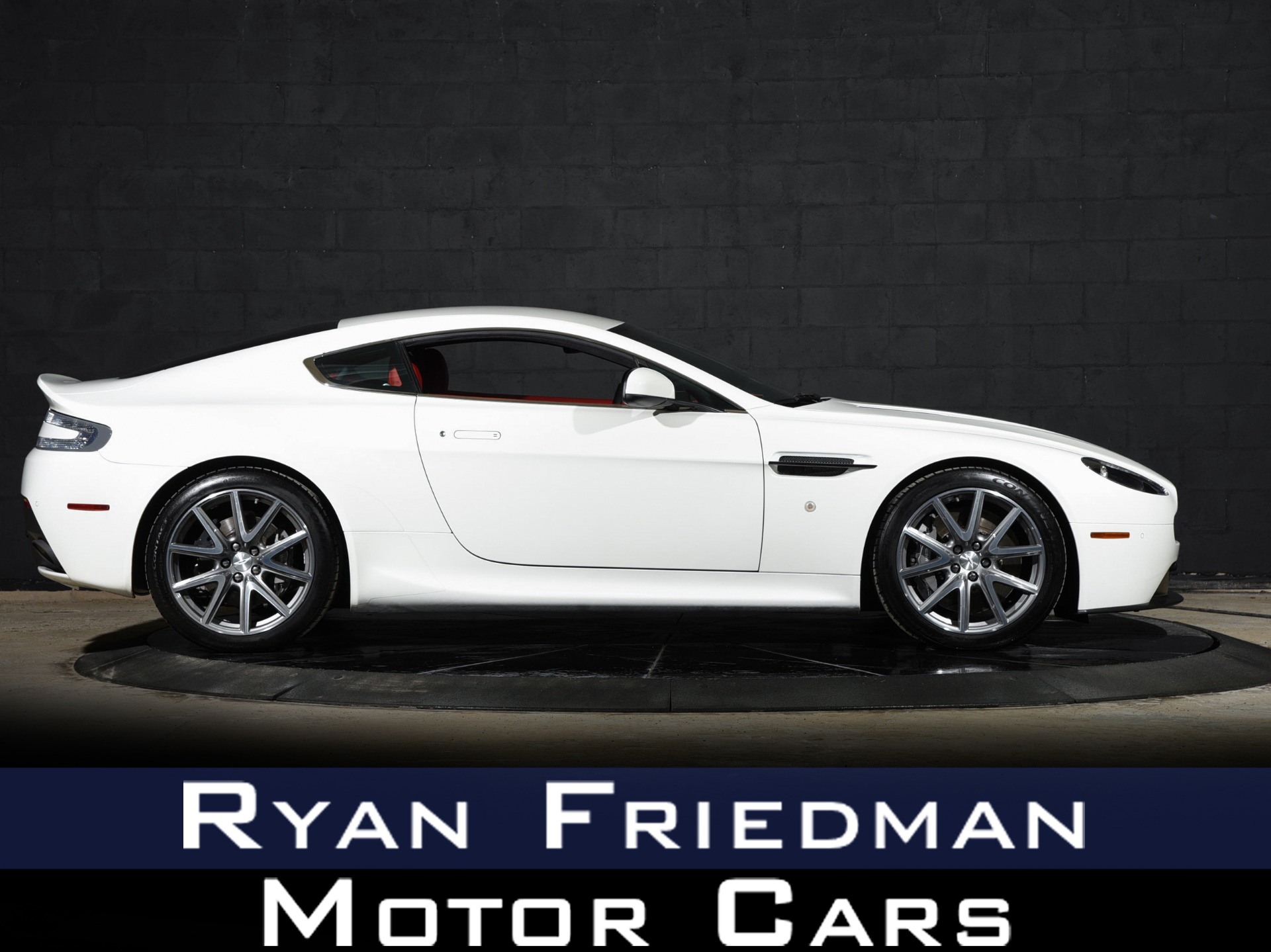 2013 Aston Martin V8 Vantage Coupe's photo