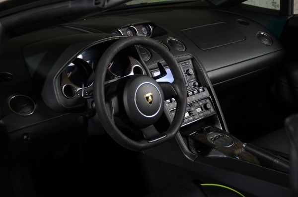 Used 2006 Lamborghini Gallardo Spyder for sale Sold at Ryan Friedman Motor Cars LLC in Glen Cove NY 11542 20