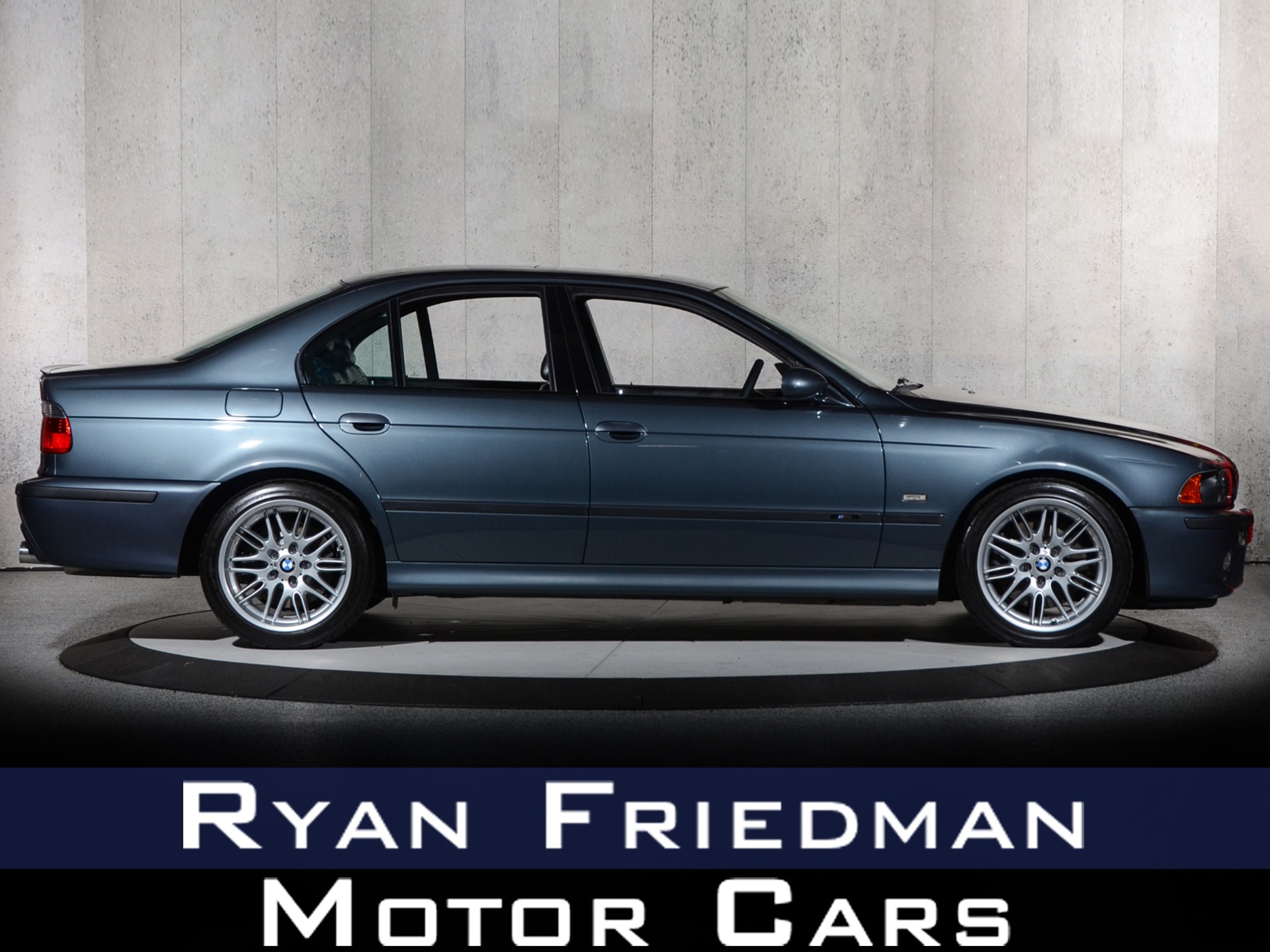 2002 BMW M5 — Avants