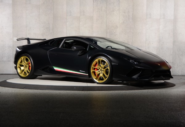 Used 2018 Lamborghini Huracan LP 640-4 Performante for sale Sold at Ryan Friedman Motor Cars LLC in Glen Cove NY 11542 17