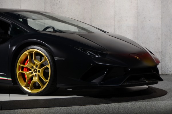 Used 2018 Lamborghini Huracan LP 640-4 Performante for sale Sold at Ryan Friedman Motor Cars LLC in Glen Cove NY 11542 18