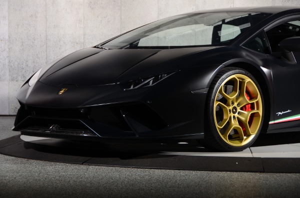 Used 2018 Lamborghini Huracan LP 640-4 Performante for sale Sold at Ryan Friedman Motor Cars LLC in Glen Cove NY 11542 25