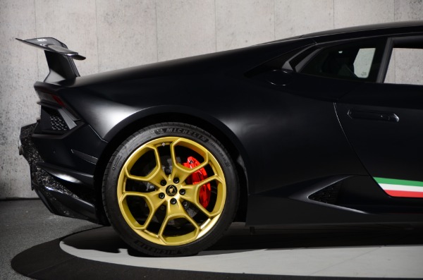 Used 2018 Lamborghini Huracan LP 640-4 Performante for sale Sold at Ryan Friedman Motor Cars LLC in Glen Cove NY 11542 31