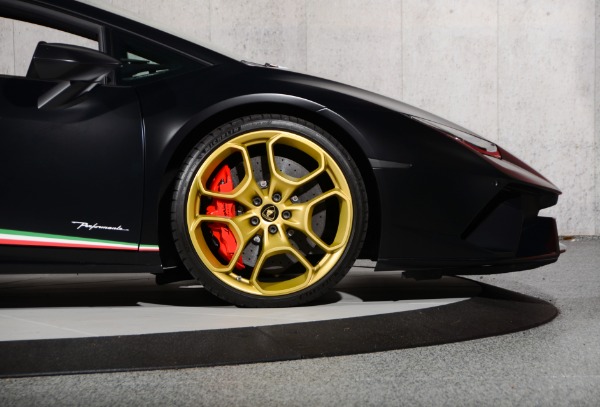 Used 2018 Lamborghini Huracan LP 640-4 Performante for sale Sold at Ryan Friedman Motor Cars LLC in Glen Cove NY 11542 32