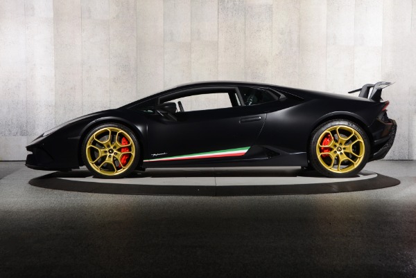 Used 2018 Lamborghini Huracan LP 640-4 Performante for sale Sold at Ryan Friedman Motor Cars LLC in Glen Cove NY 11542 35