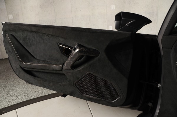 Used 2018 Lamborghini Huracan LP 640-4 Performante for sale Sold at Ryan Friedman Motor Cars LLC in Glen Cove NY 11542 38